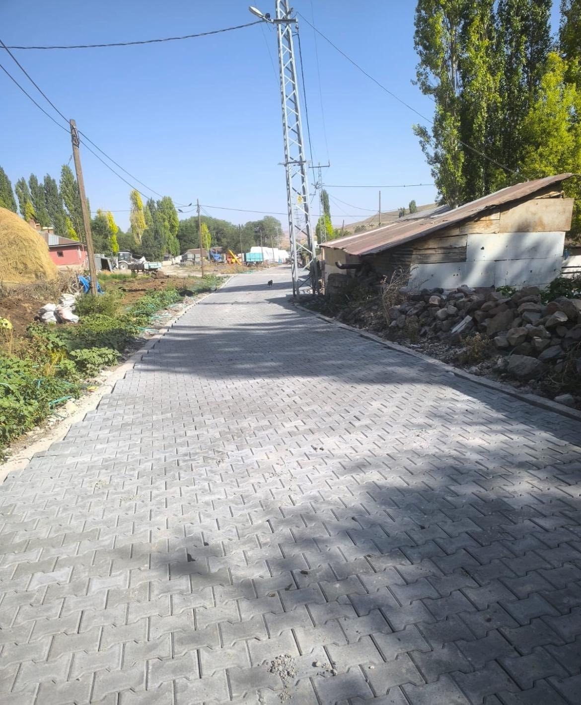 Kars’ta köy yolları yapımı kış öncesi tamamlanıyor