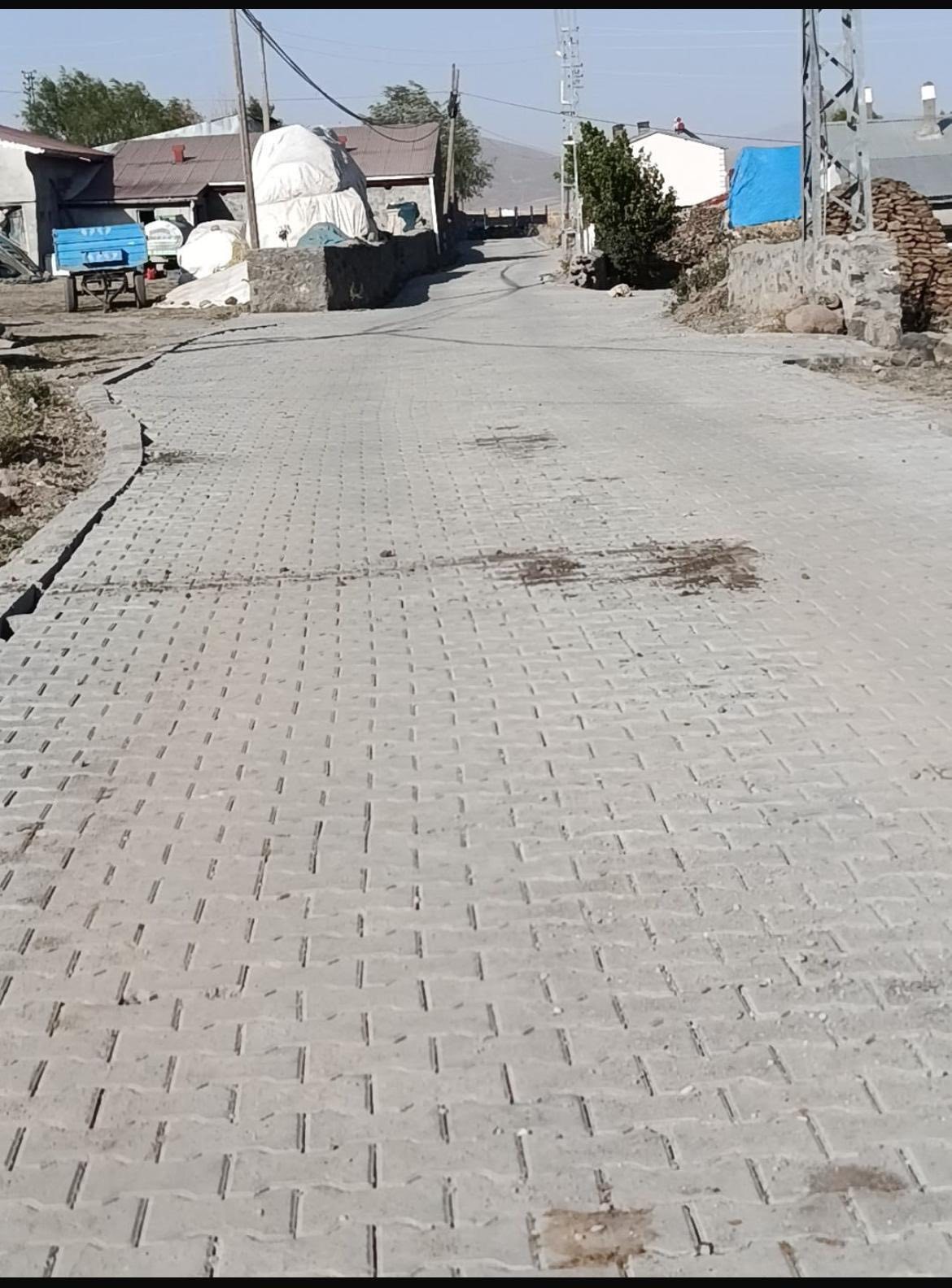 Kars&rsquo;ta k&ouml;y yolları yapımı kış &ouml;ncesi tamamlanıyor
