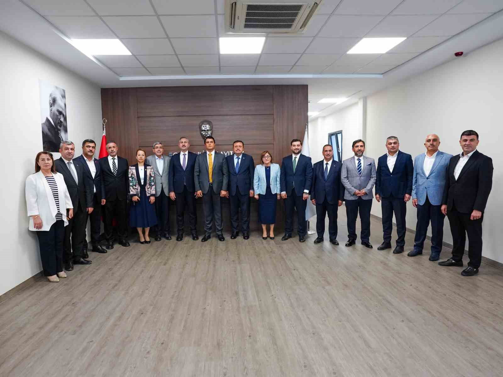 AK Parti Grup Başkanvekili Gül ve Başkan Şahin’den Yılmaz’a ziyaret