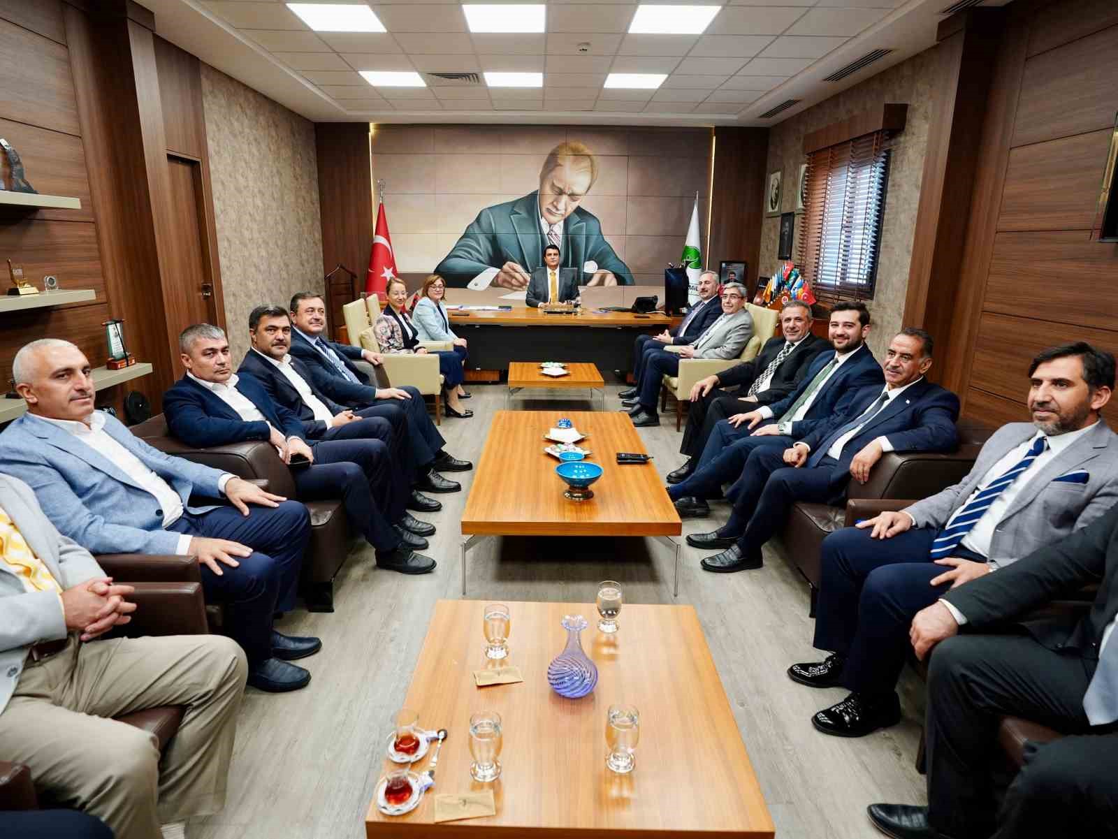 AK Parti Grup Başkanvekili Gül ve Başkan Şahin’den Yılmaz’a ziyaret