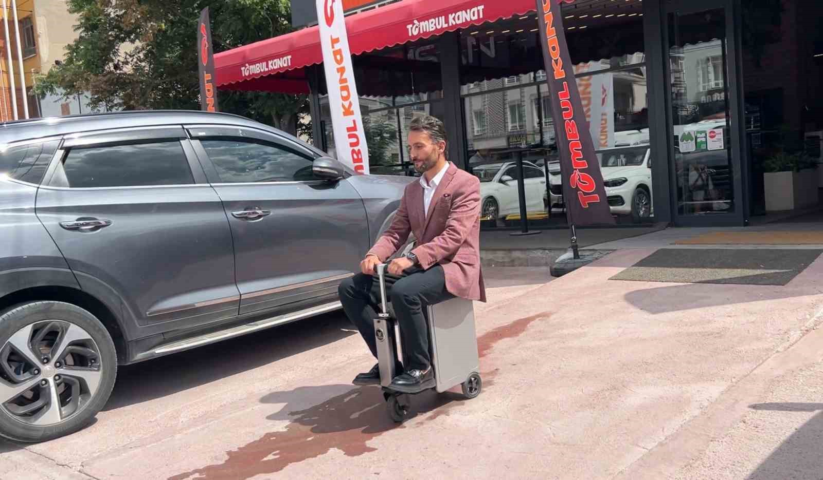 Başkentte scooter valizle paket servisi
