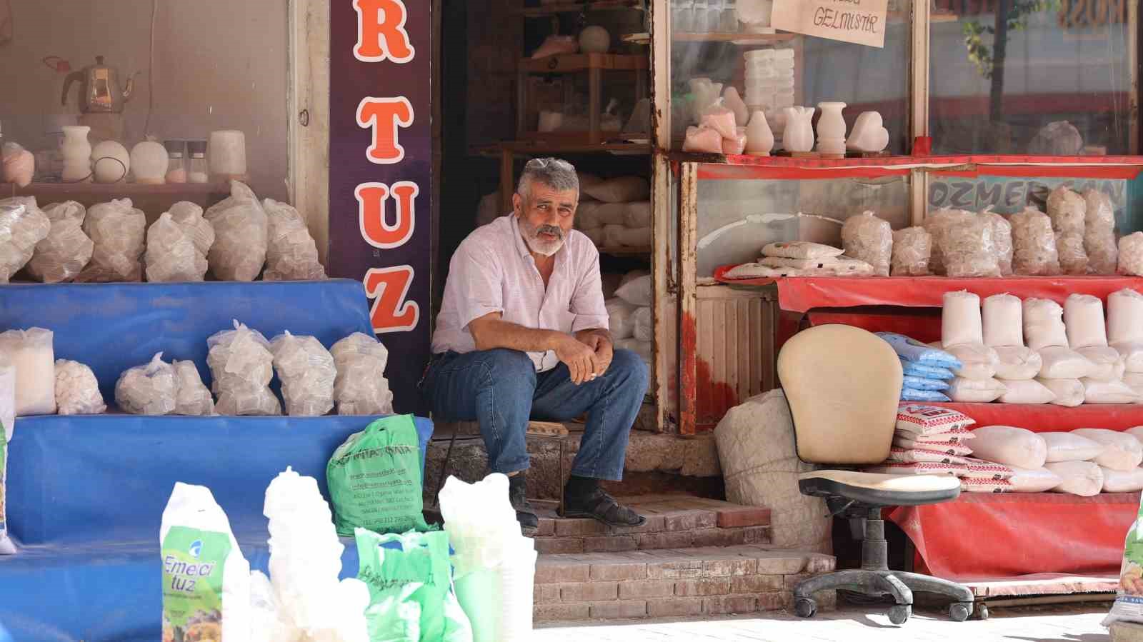 Kaya tuzu yazın kışlık ürünlere, kışın süs eşyasına kullanılıyor