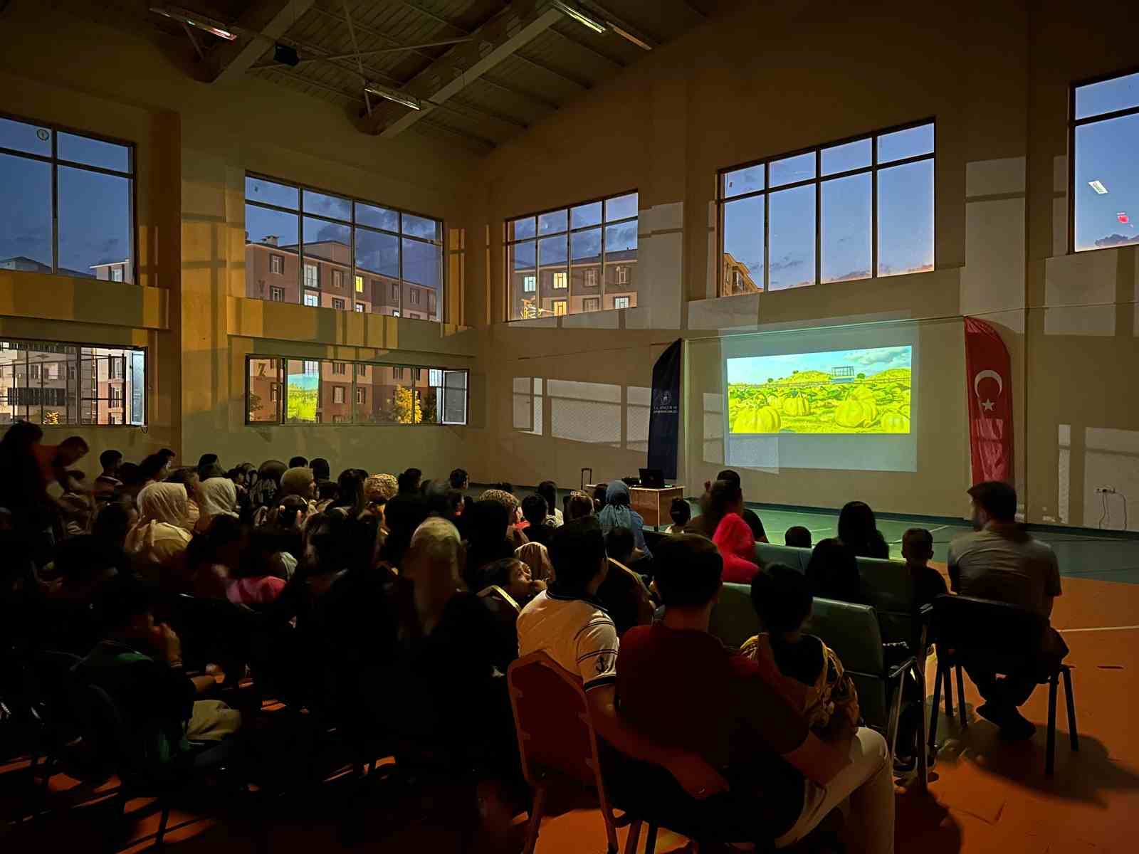 Patnos’ta sinema etkinliğine yoğun ilgi