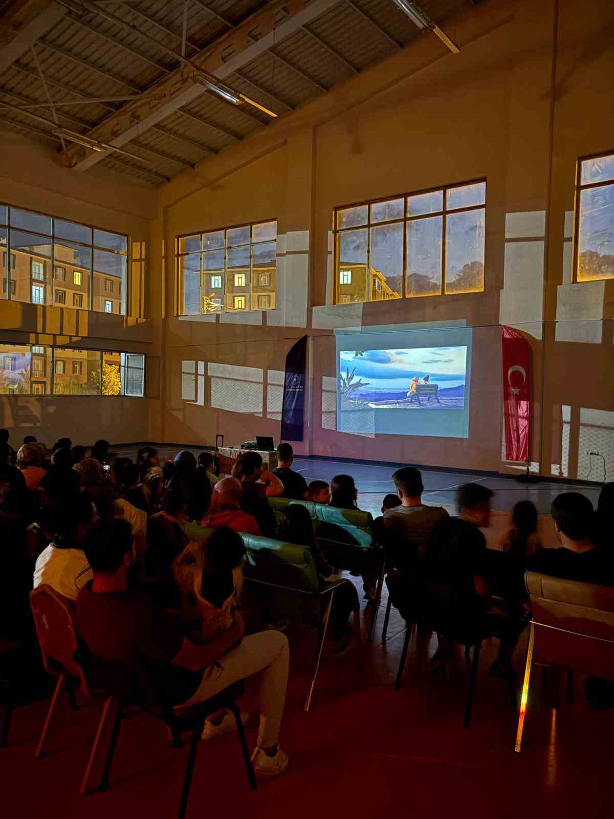 Patnos&rsquo;ta sinema etkinliğine yoğun ilgi
