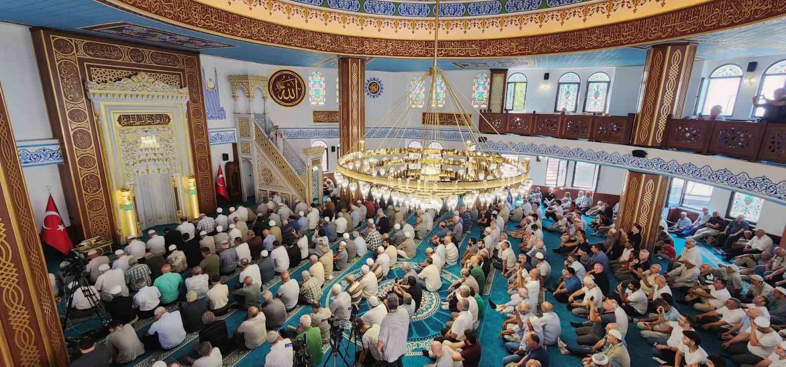 Erbaş, Yalova&rsquo;da cami a&ccedil;ılışına katıldı
