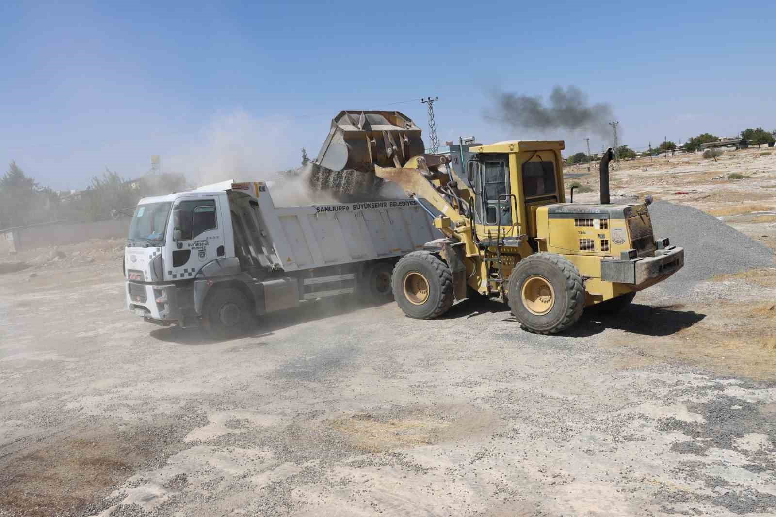 Tarihi ve doğasıyla b&uuml;y&uuml;leyen Halfeti&rsquo;de kırsal yollar yenileniyor
