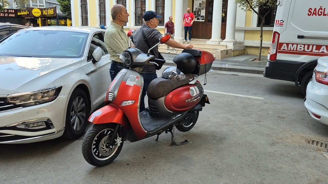 Samsun&rsquo;da motosiklet yayaya &ccedil;arptı: 1 yaralı
