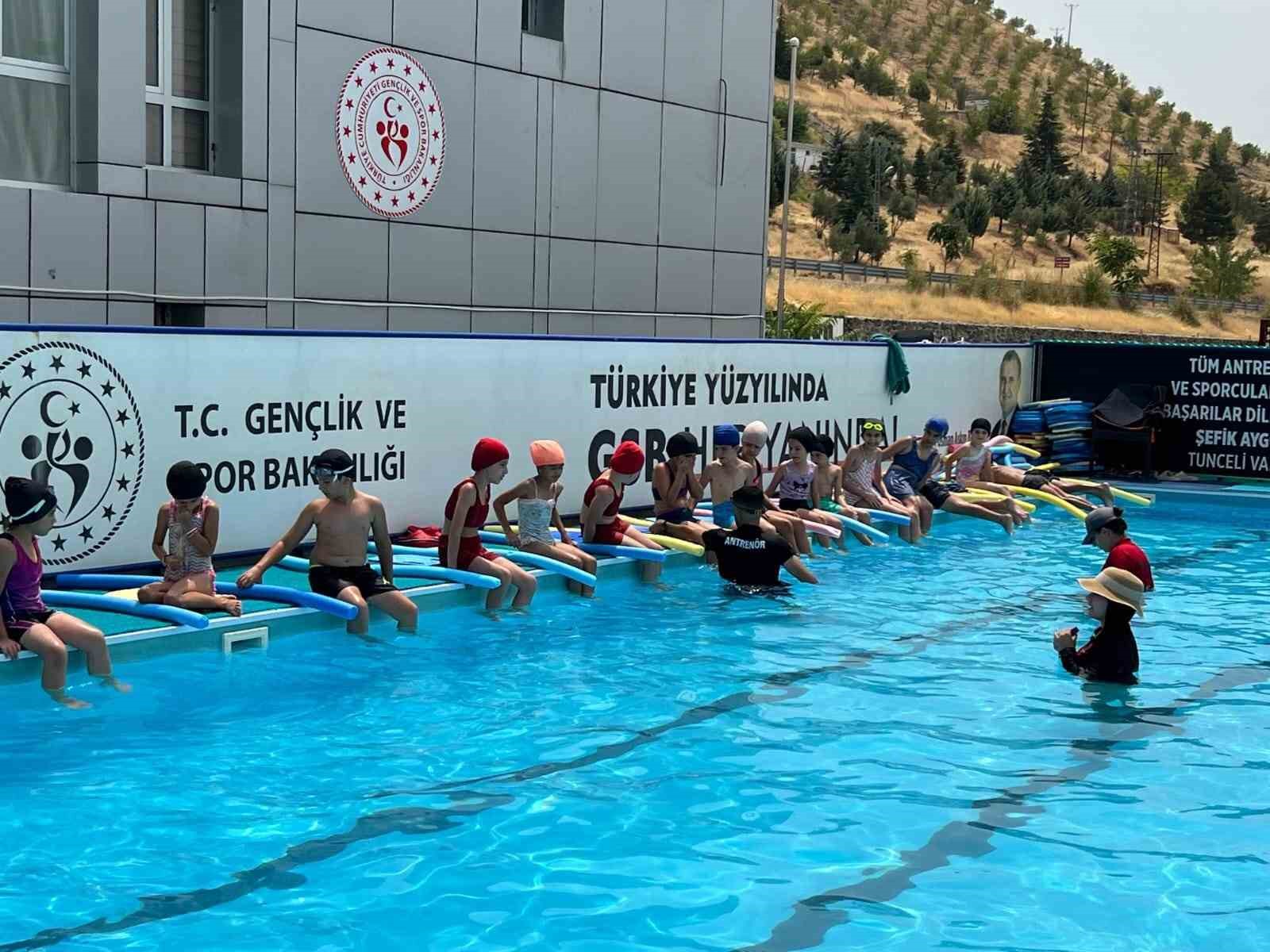 Pertek&rsquo;teki proje ile &ccedil;ocuklar y&uuml;zmeyi &ouml;ğrendi
