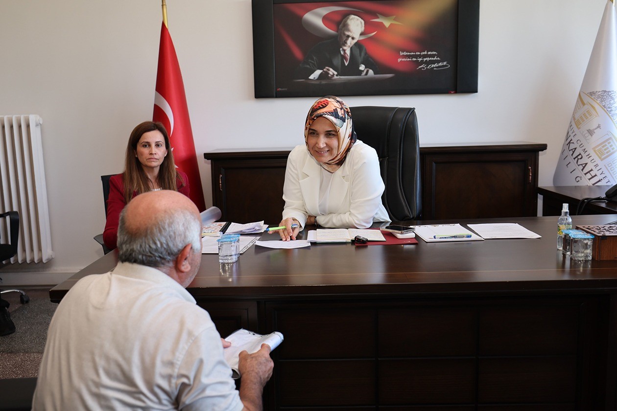 Vali vatandaşların sorunlarını dinledi