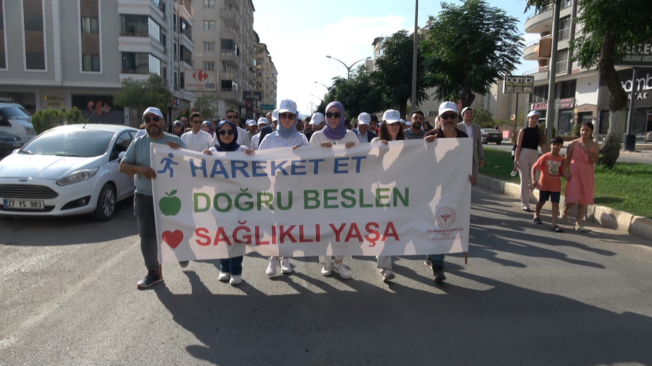 Kilis’te ‘’Halk Sağlığı Haftası’’ kapsamında yürüyüş düzenlendi