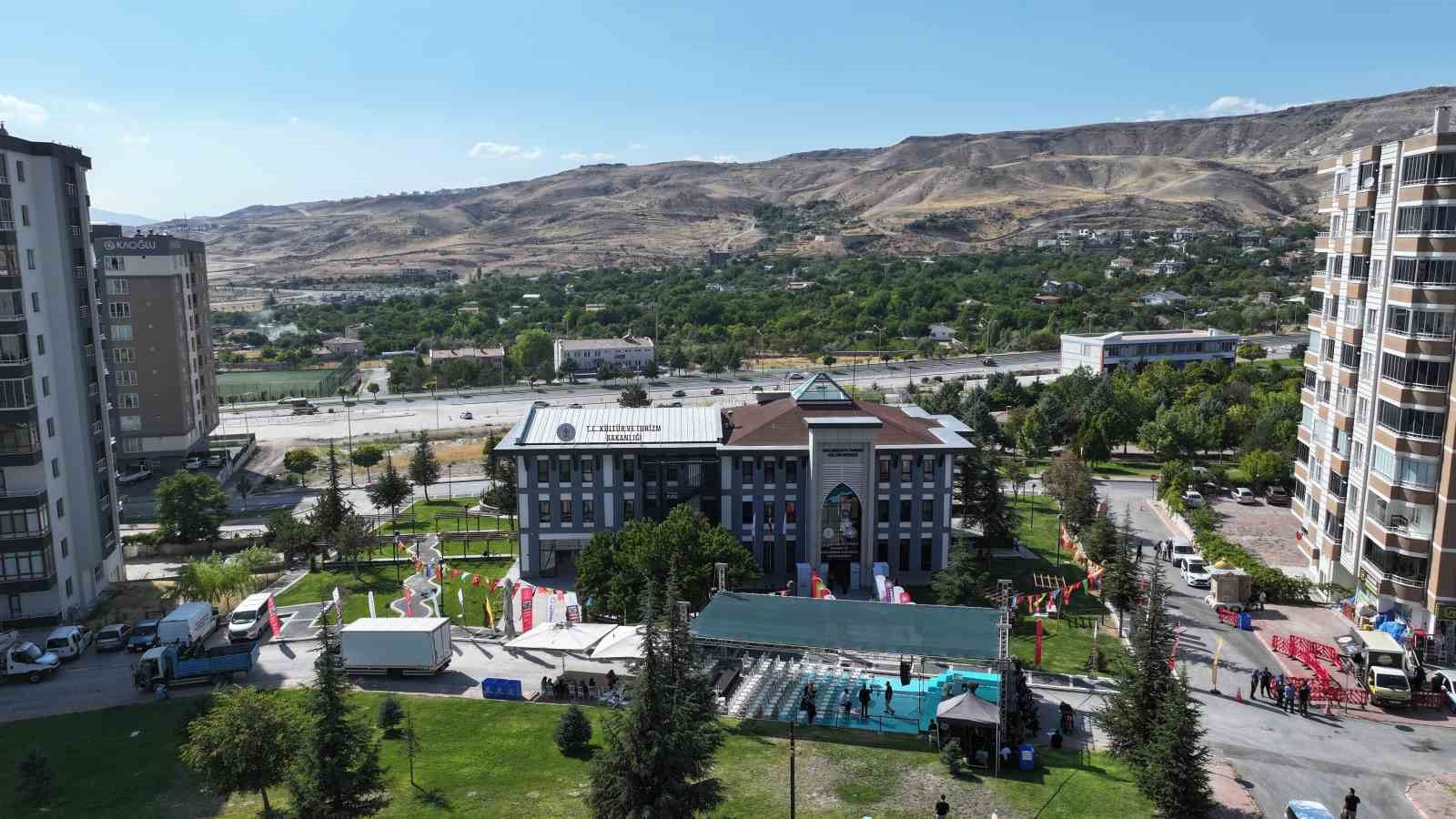 Kocasinan İlçe Halk Kütüphanesi’ne coşkulu açılış