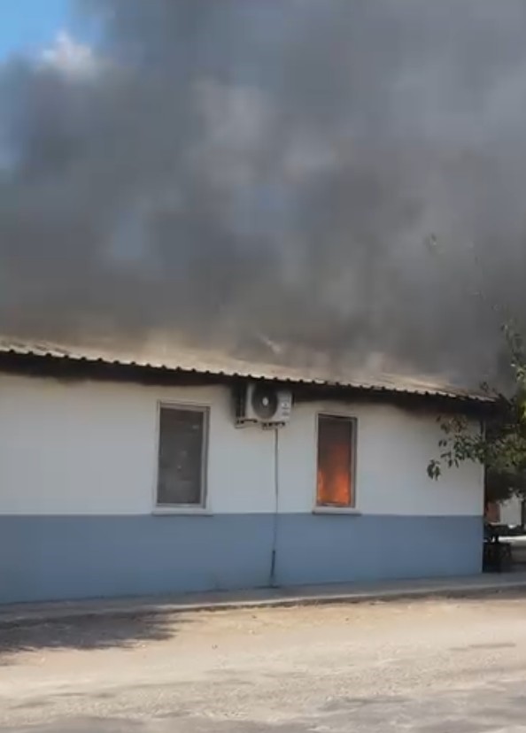 Kumluca’da yaşlı kadının yalnız yaşadığı ev yandı