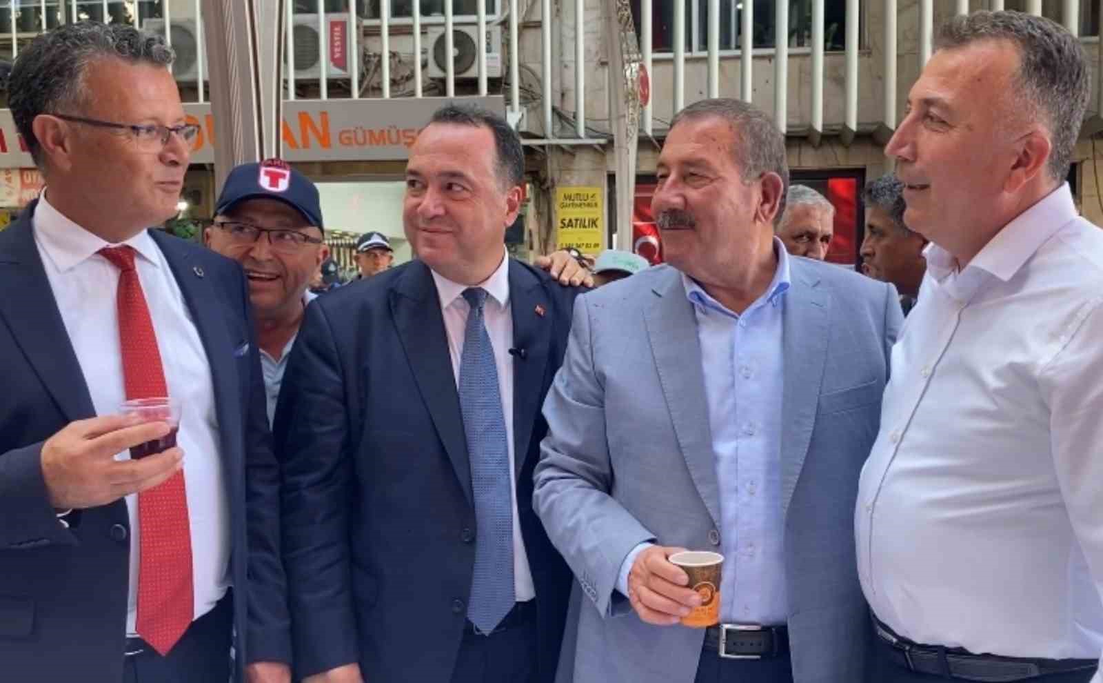 TARİŞ&rsquo;ten Alaşehirlilere &uuml;cretsiz &uuml;z&uuml;m suyu ikramı
