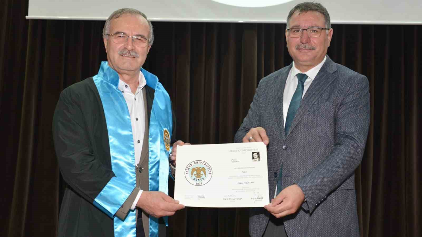 Sağlık Bilimleri ve Fen Bilimleri Enstit&uuml;lerinde mezuniyet heyecanı
