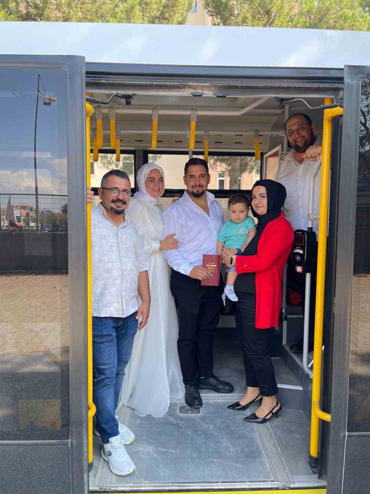 Nikahlarına yetiştiren şoförü şahit yaptılar