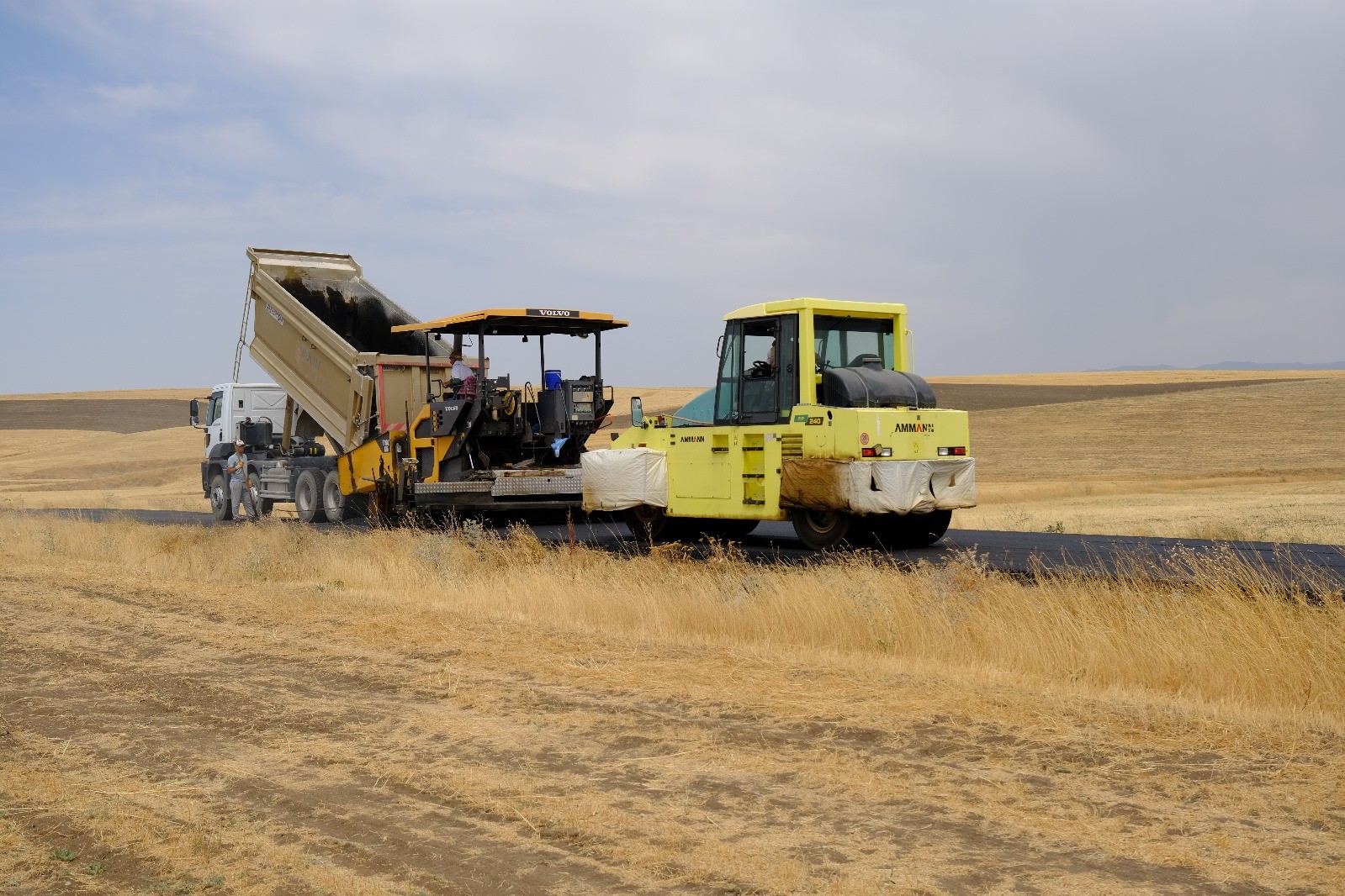 Ağrı&rsquo;da 17 kilometrelik k&ouml;y yolunda asfalt &ccedil;alışması tamamlandı
