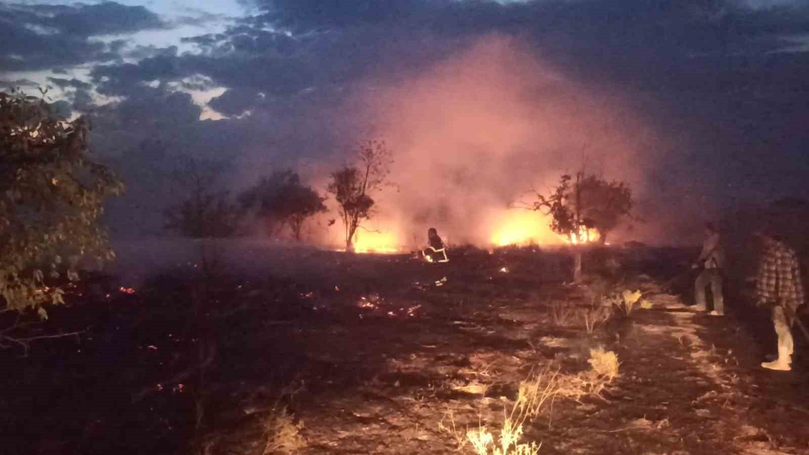Burdur&rsquo;da otluk alandaki yangın itfaiye tarafından s&ouml;nd&uuml;r&uuml;ld&uuml;
