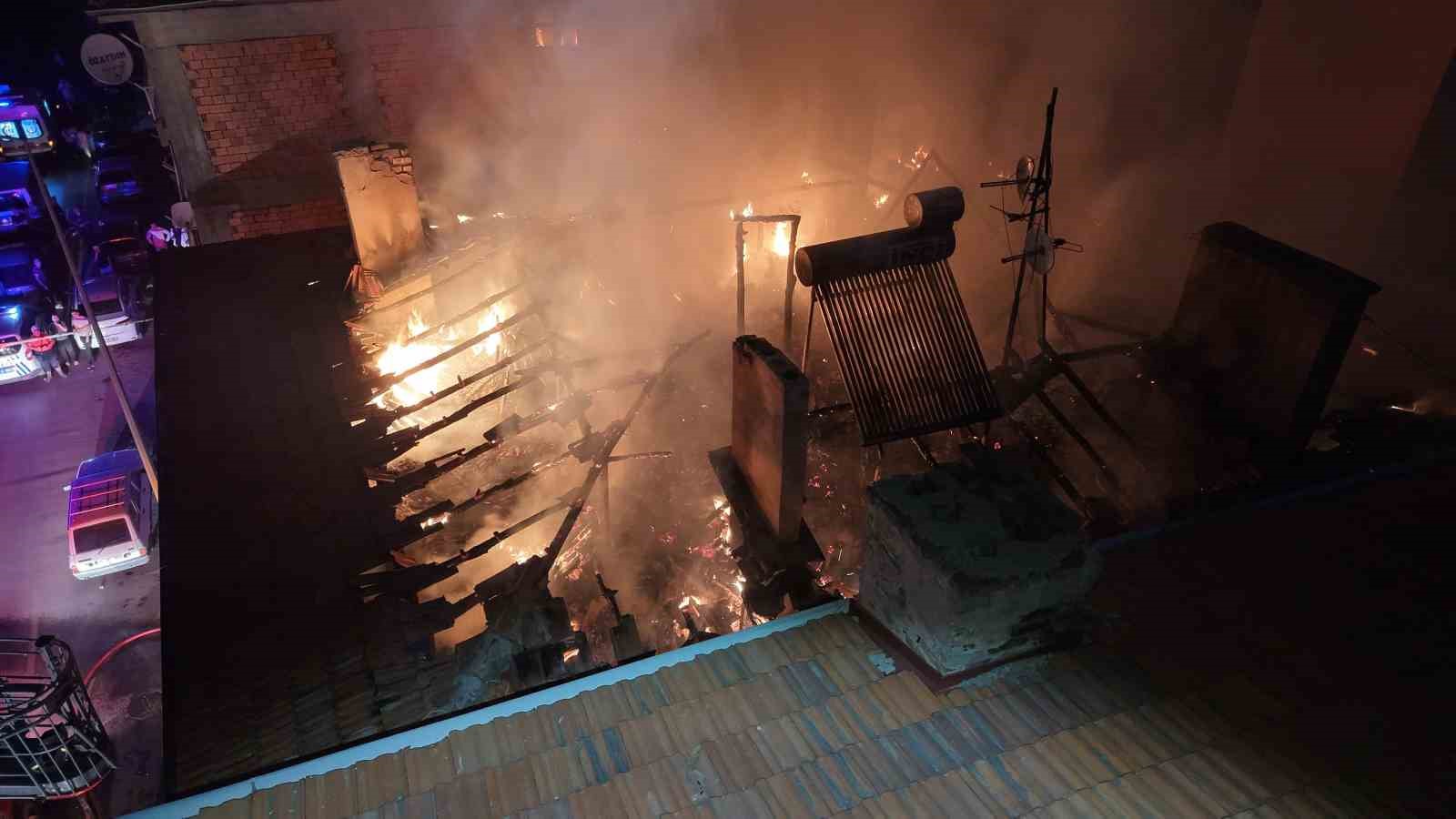 Kırıkkale’de apartman çatısında yangın paniği