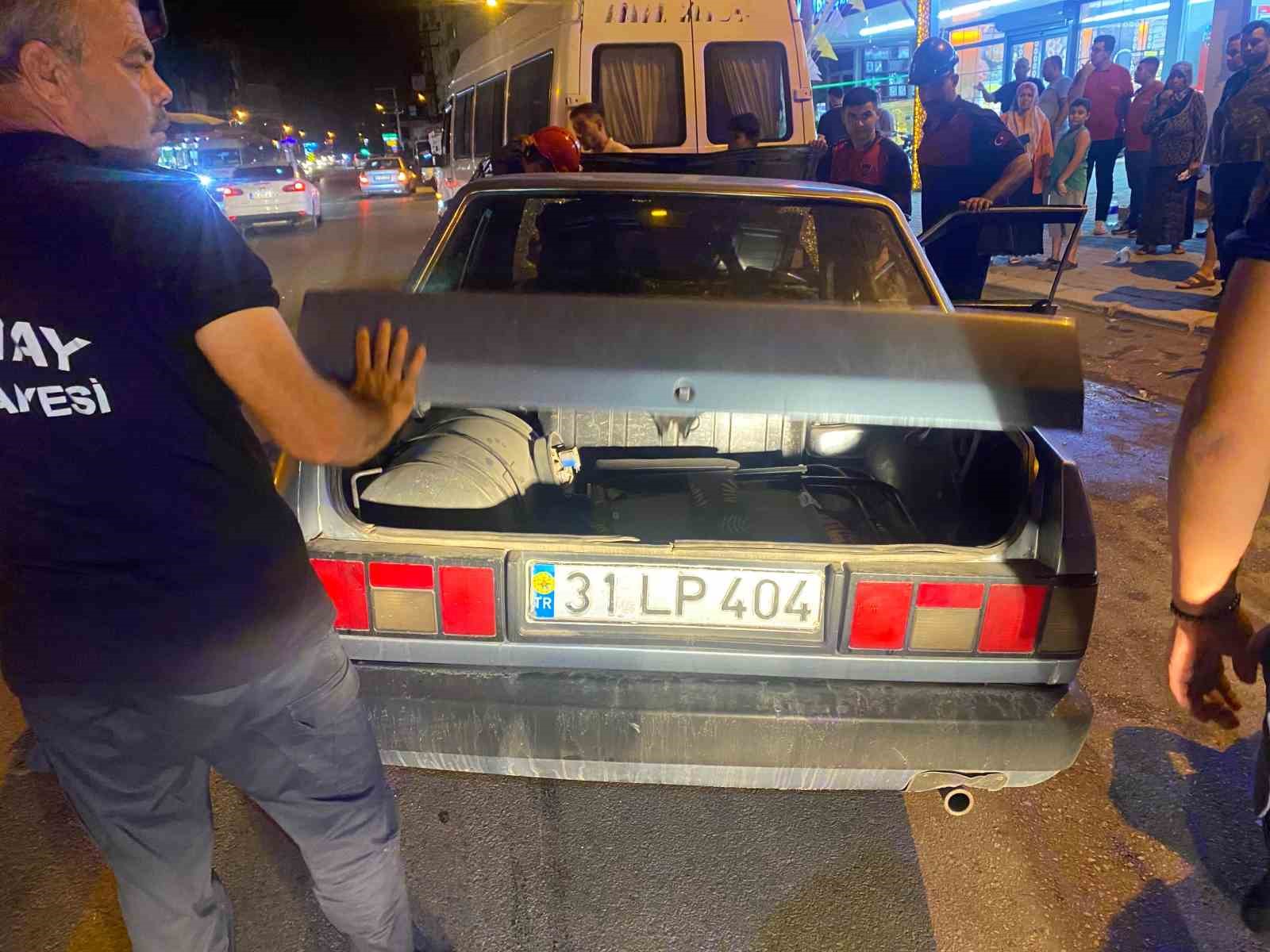 TOFAŞ’ın hurdaya döndüğü kazada 4 kişi yaralandı