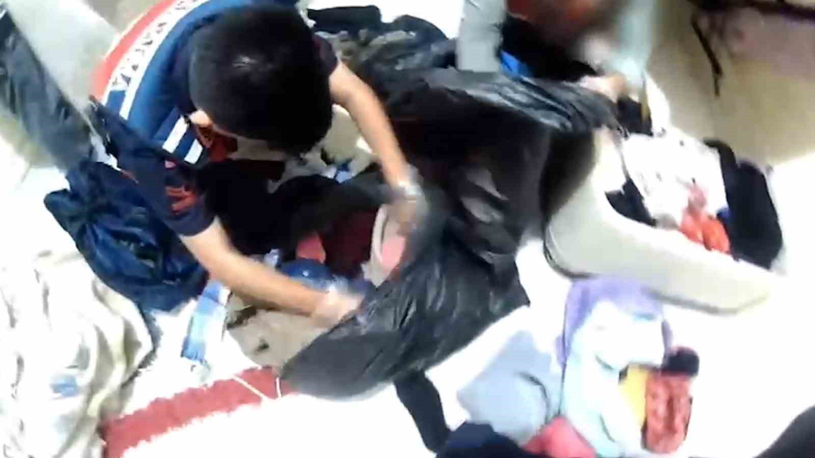 Yorganın arasına gizlediği uyuşturucu haplarla yakalanan 19 yaşındaki şüpheli tutuklandı