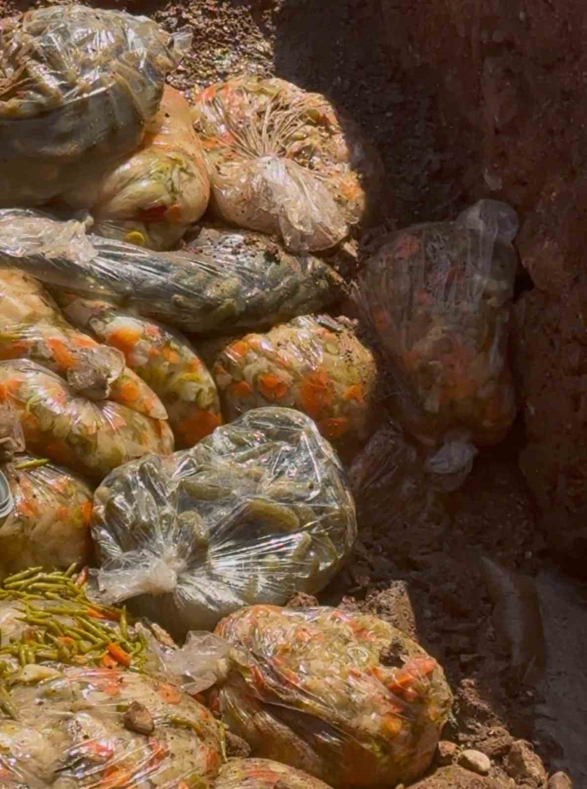 İnsan sağlığını tehdit eden kilolarca turşu imha edildi
