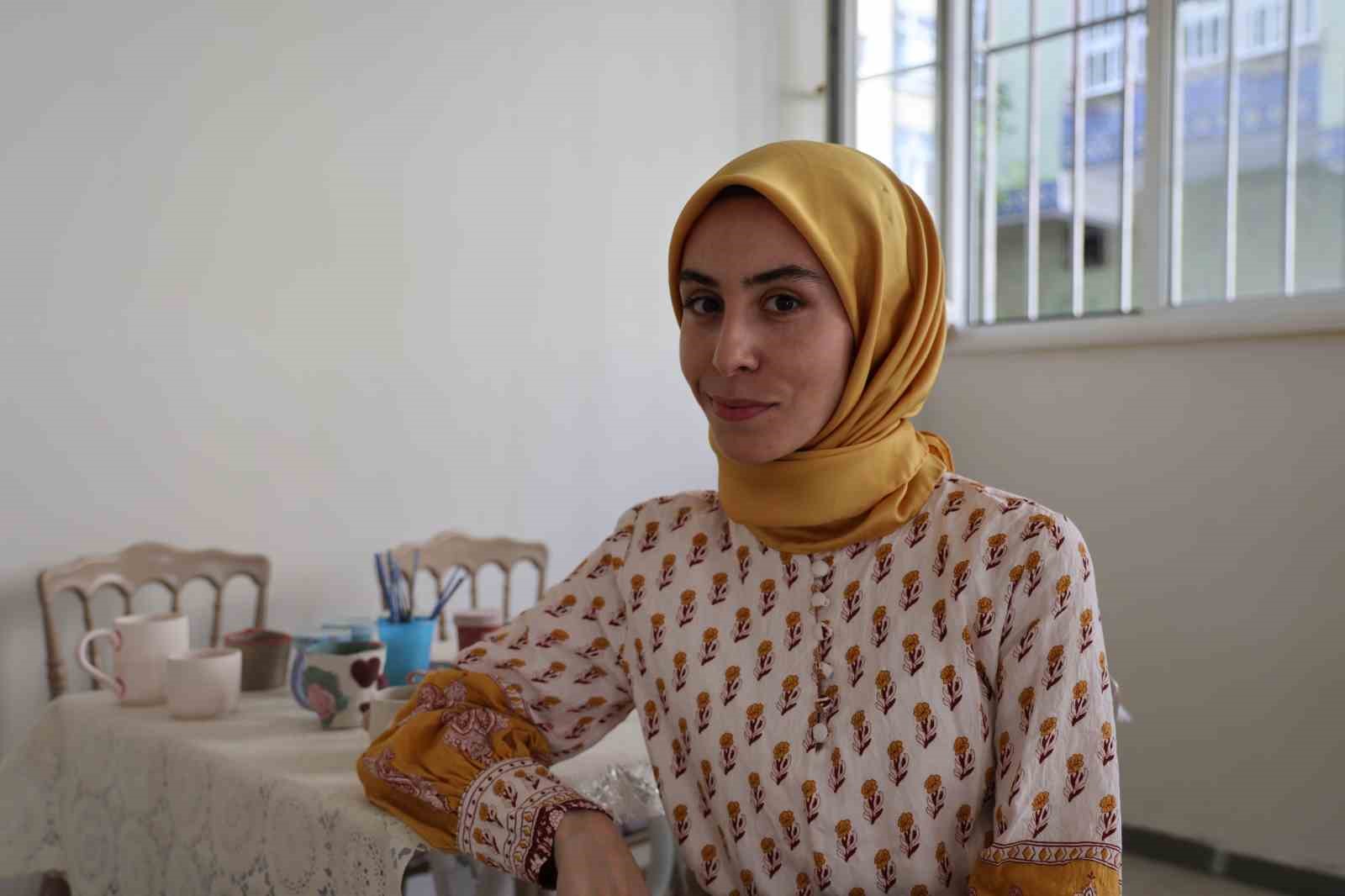 Diyarbakır&rsquo;daki a&ccedil;ığı fark eden girişimci kadın, seramik at&ouml;lyesi kurdu
