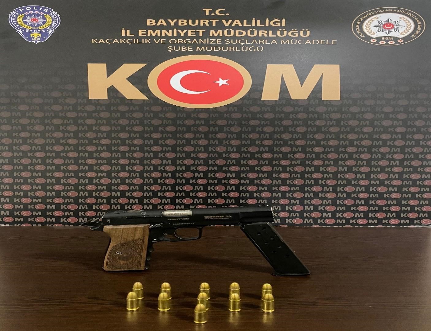 Bayburt polisi kaçakçılığa geçit vermiyor