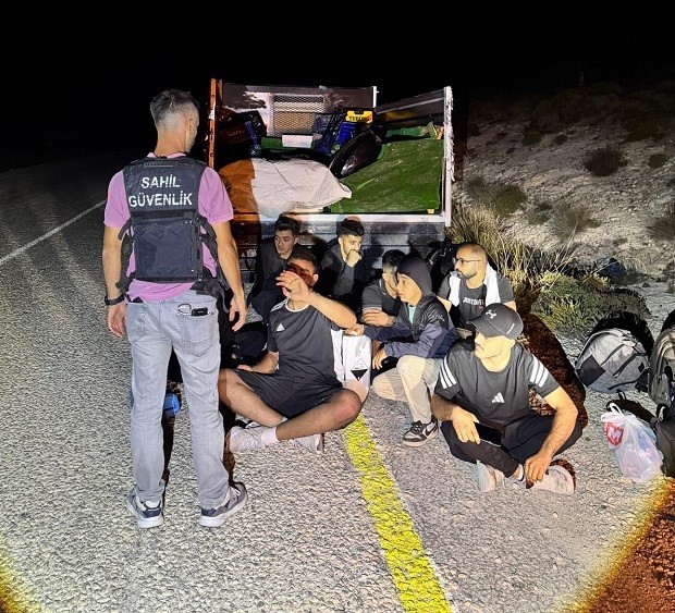 İzmir’de 102 düzensiz göçmen yakalandı