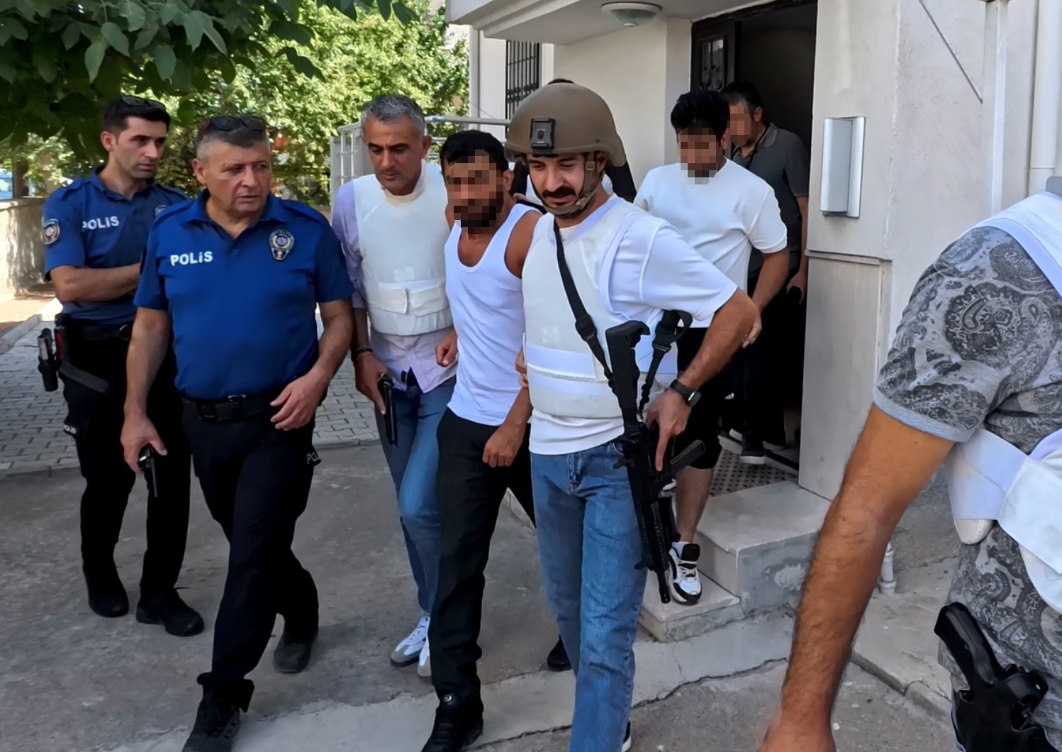 Eli tüfekli şahıs film sahnelerini aratmayan operasyonla böyle yakalandı