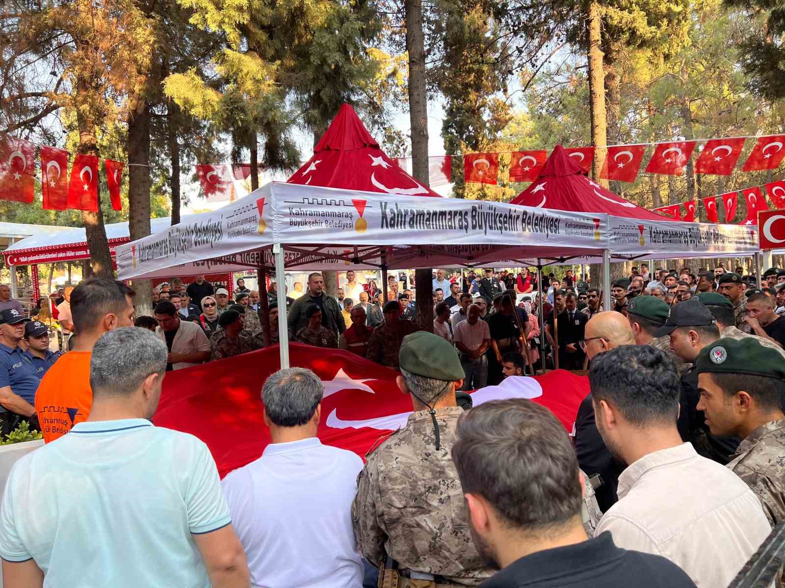 Şehit özel harekat polisi son yolculuğuna uğurlandı