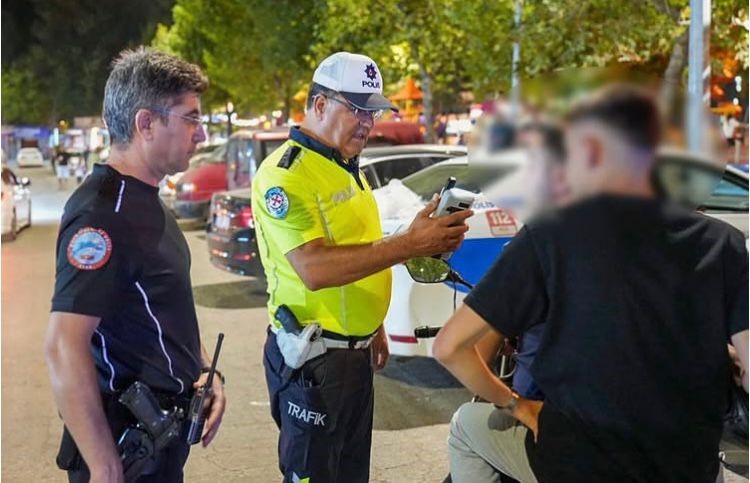 Isparta&rsquo;da park ve mesire alanları denetlendi, 33 araca işlem yapıldı
