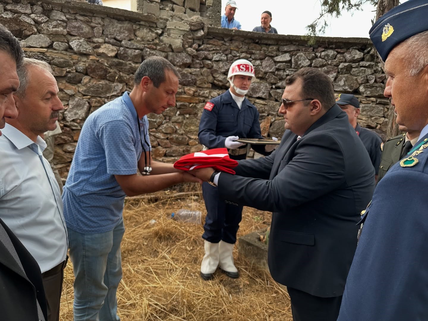 Simav&rsquo;da Kıbrıs gazisi ebediyete uğurlandı
