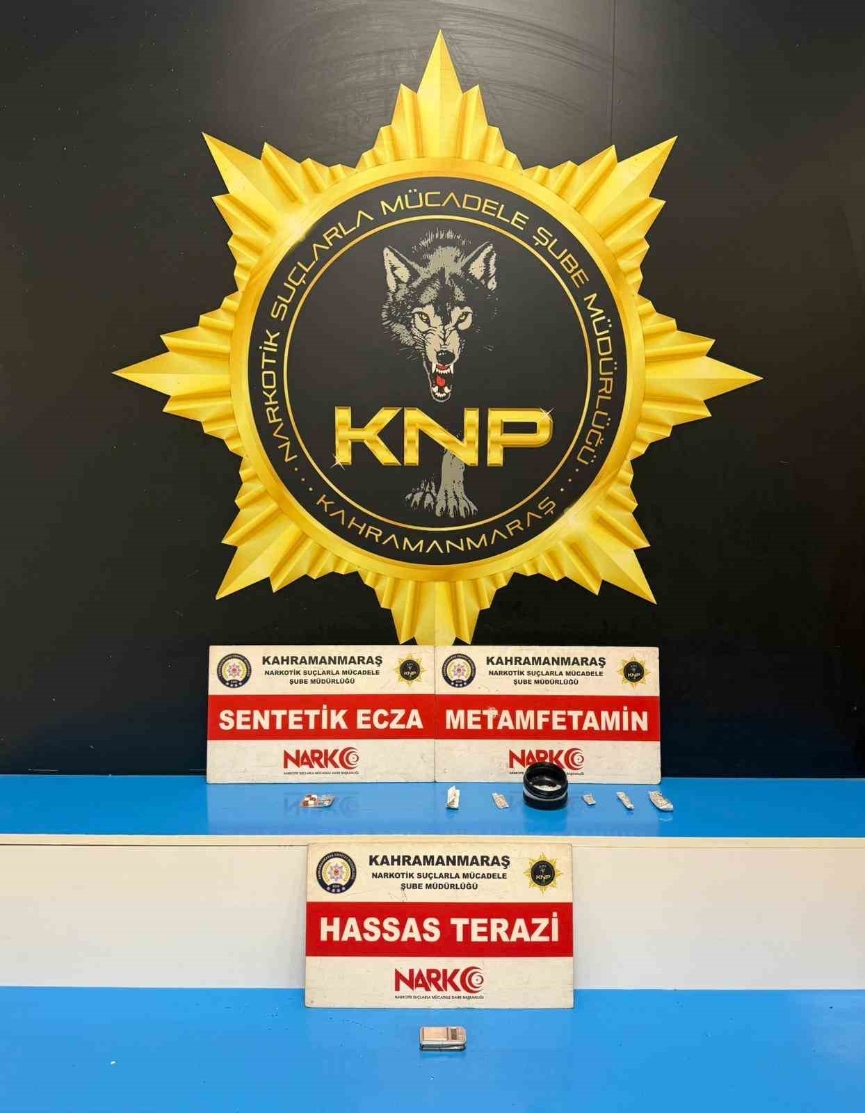 Uyuşturucu taciri 3 ş&uuml;pheli tutuklandı
