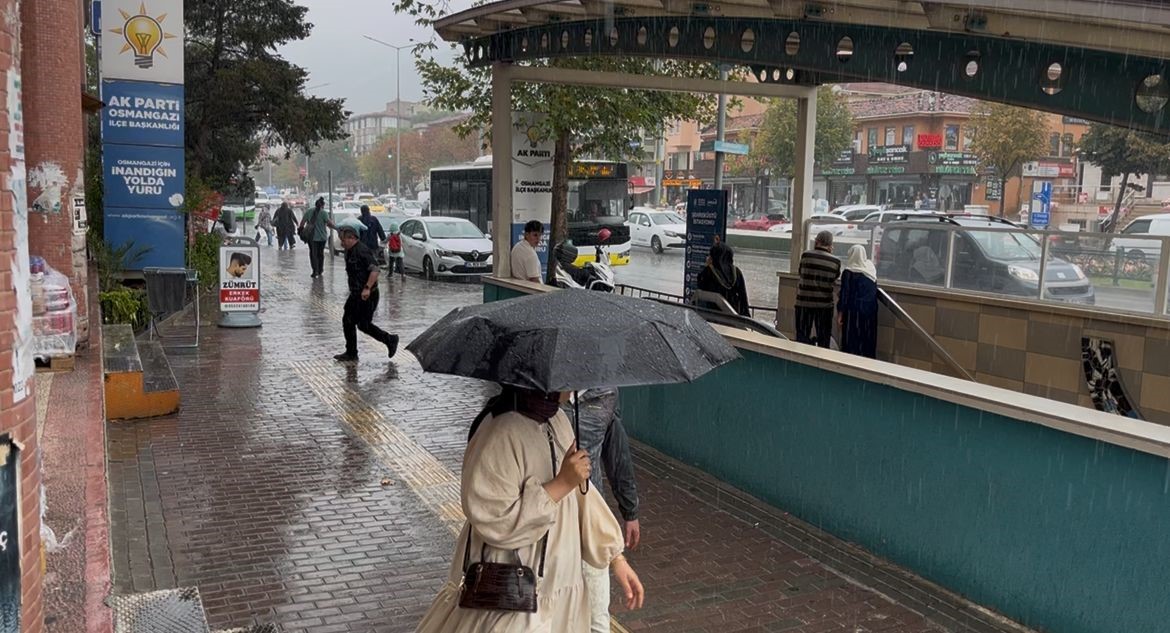 Bursa’da yağmur sevinci...Böyle dans ettiler