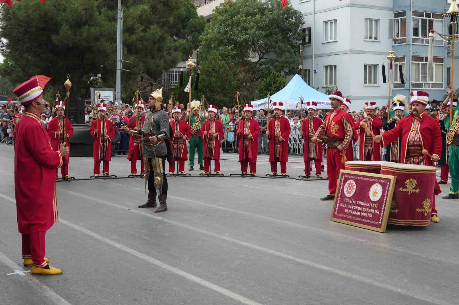 Keçi kılından bıyık, baca kurumundan boya
