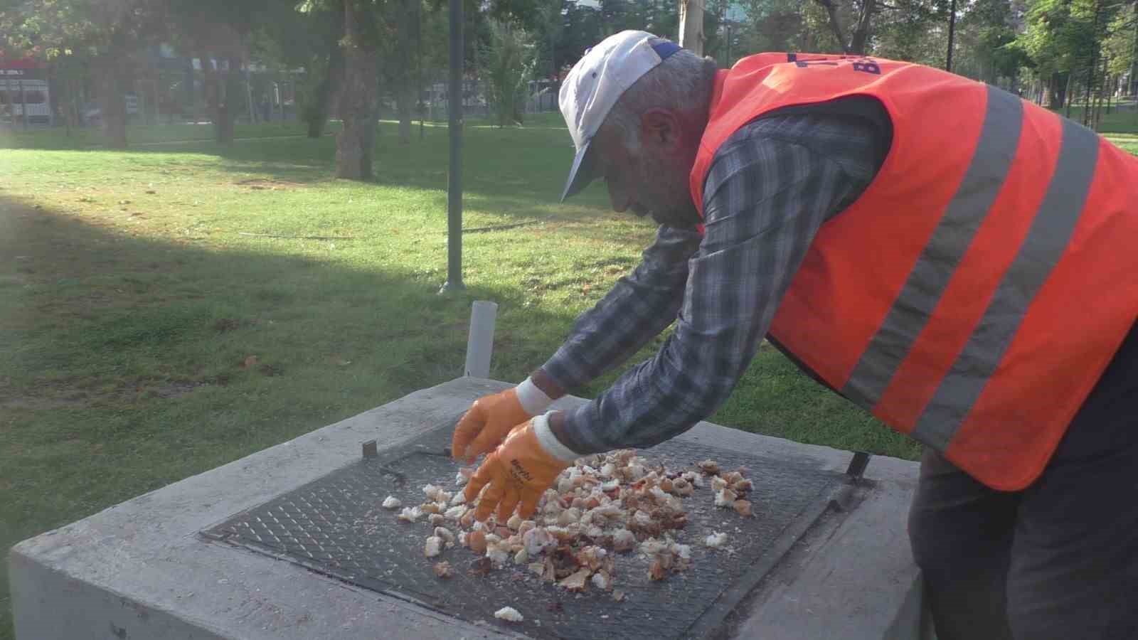 Temizlik iş&ccedil;isinden &ouml;rnek davranış
