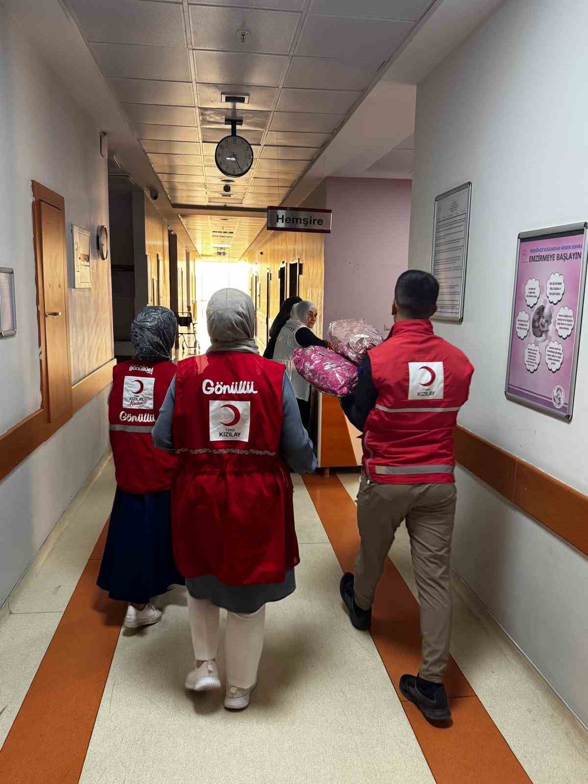 Patnos Kızılay&rsquo;dan annelere ve yeni doğanlara "Sevgi Boh&ccedil;ası" hediyesi
