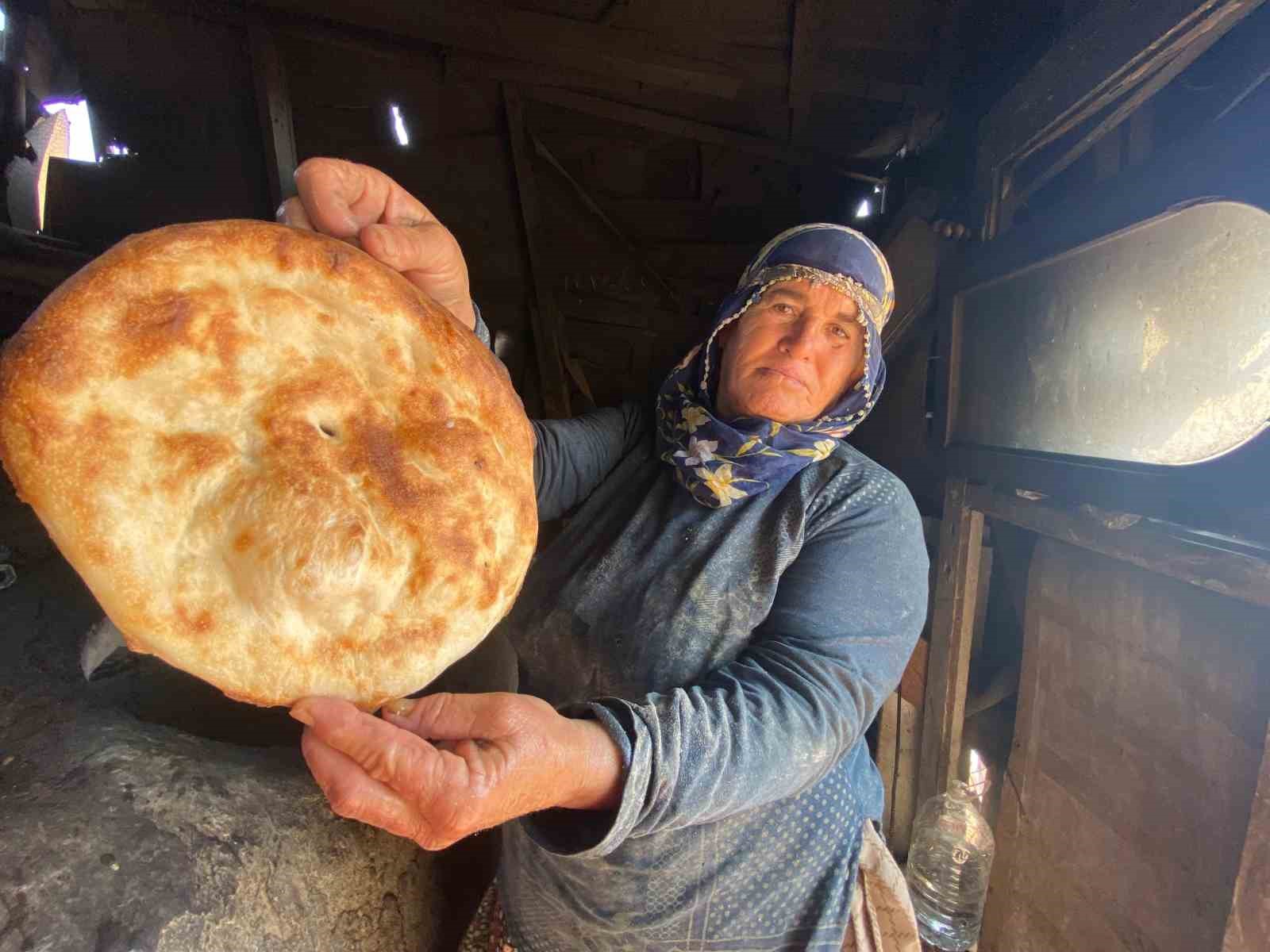 Tandır yanıyor, kültür yaşatılıyor