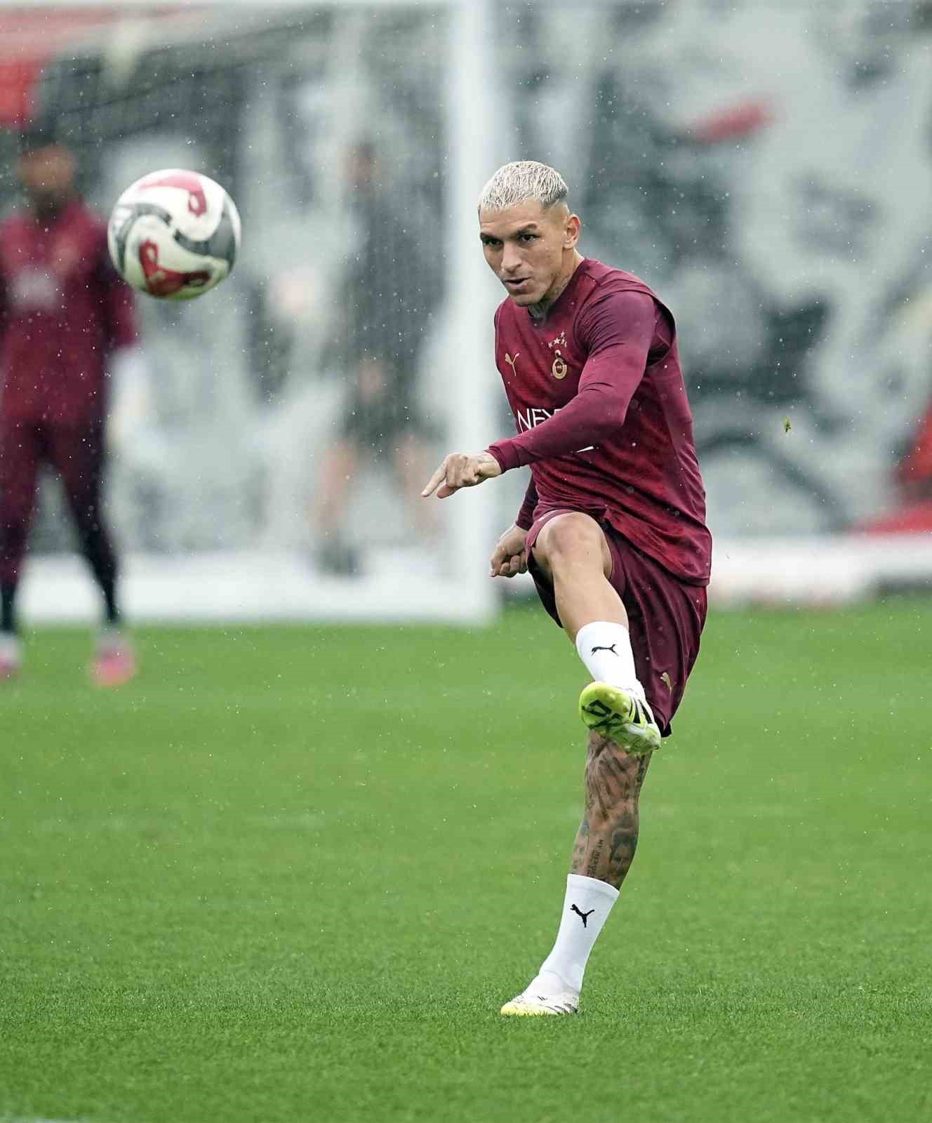 Galatasaray, Ey&uuml;pspor ma&ccedil;ının hazırlıklarına devam etti
