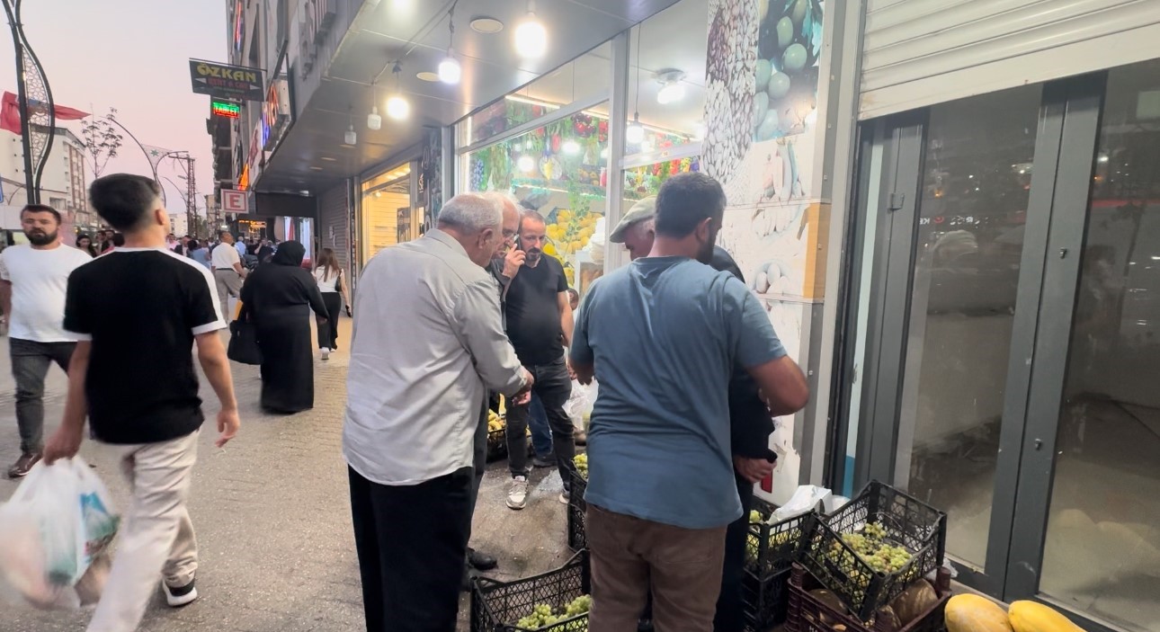 Y&uuml;ksekova&rsquo;da Şemdinli &uuml;z&uuml;m&uuml; tezgahlarda yerini aldı
