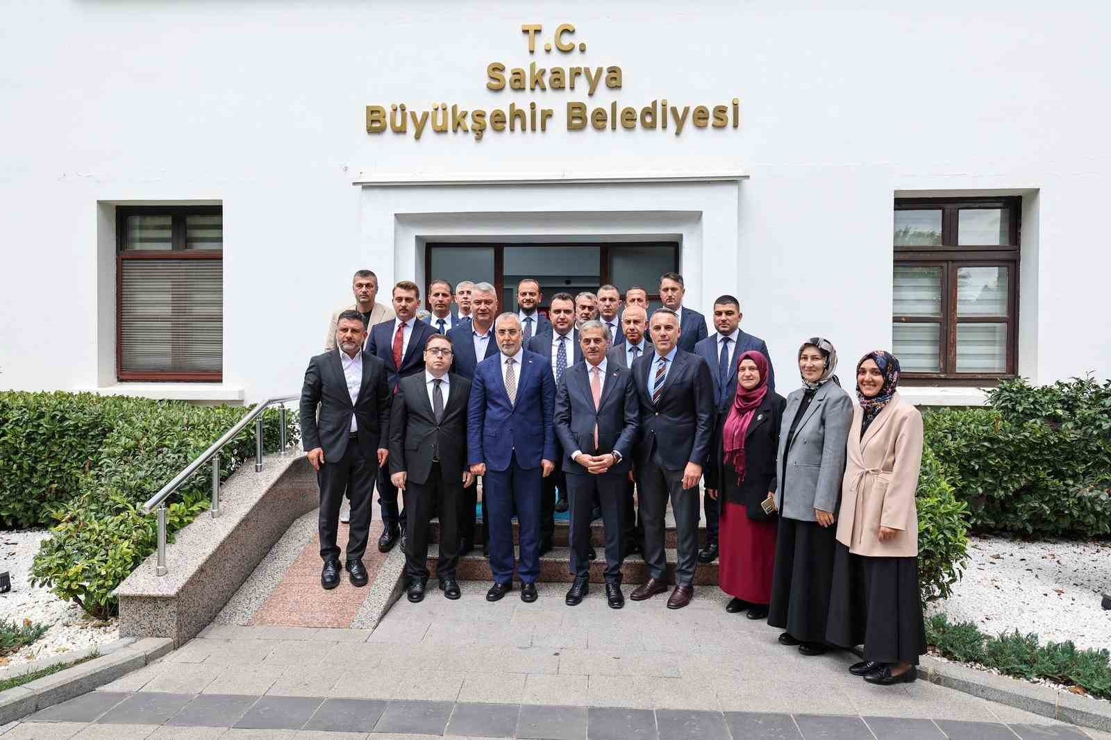 &Ccedil;alışma ve Sosyal G&uuml;venlik Bakanı Işıkhan Sakarya&rsquo;da
