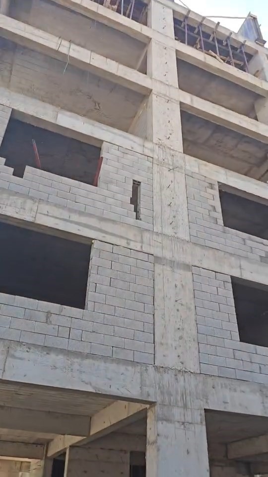 Kafasına inşaattan tuğla d&uuml;şen şahıs yaralandı
