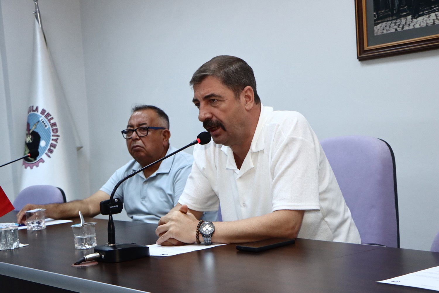 Kula Belediye Meclisi&rsquo;nde kriz devam ediyor
