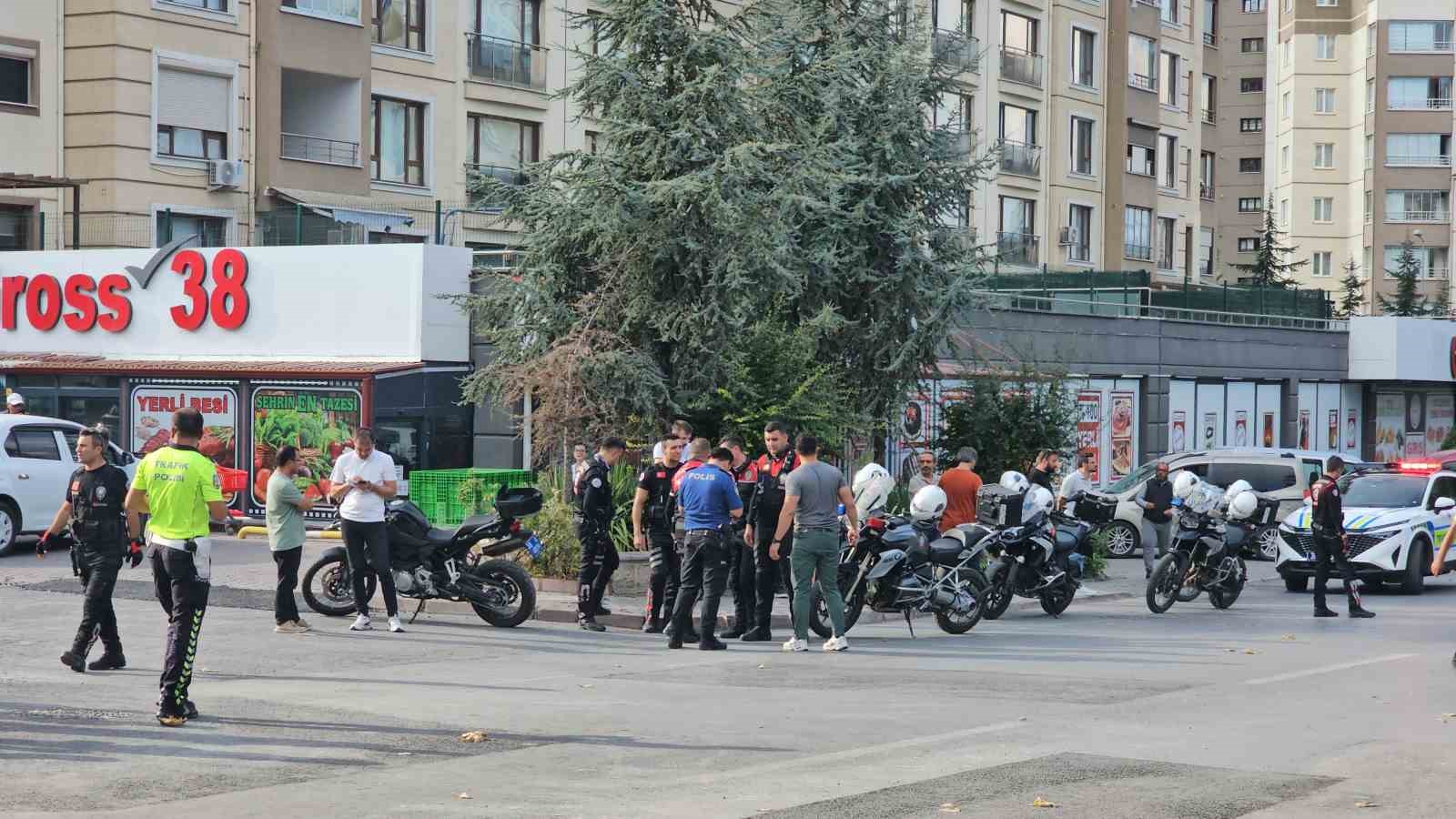 Yunus ekibi kaza yaptı: 2 polis yaralı