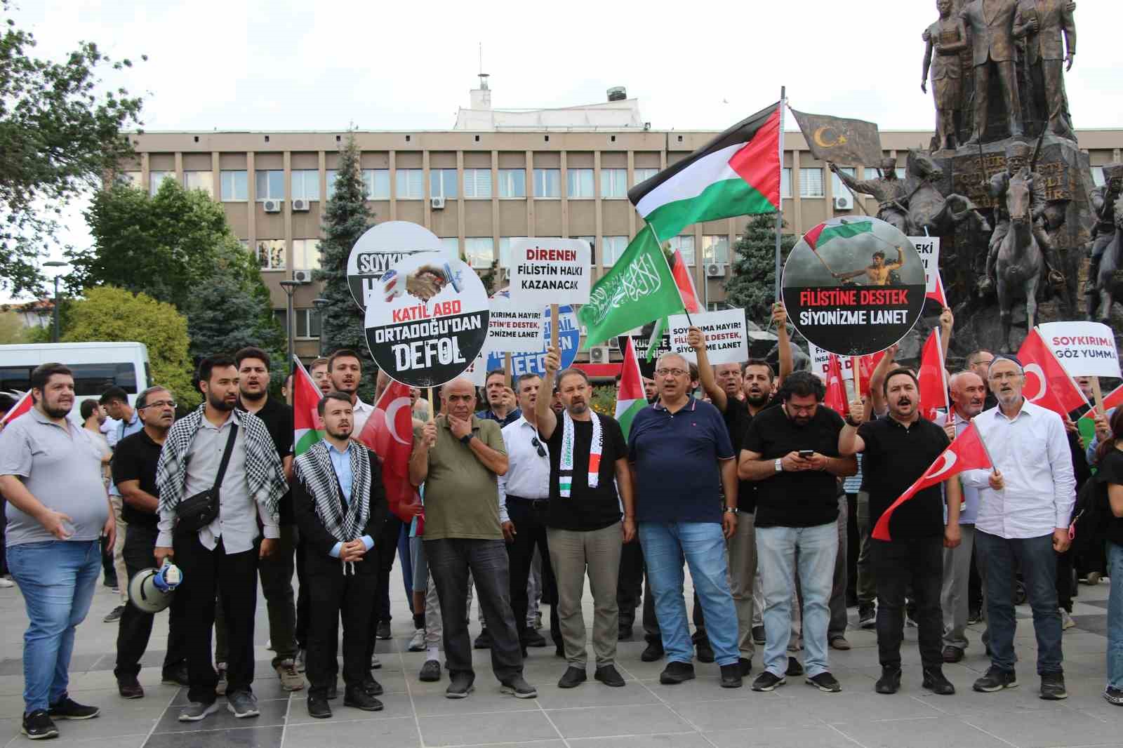 Uşak&rsquo;ta Sumud Filosu ve Gazze&rsquo;ye destek y&uuml;r&uuml;y&uuml;ş&uuml;
