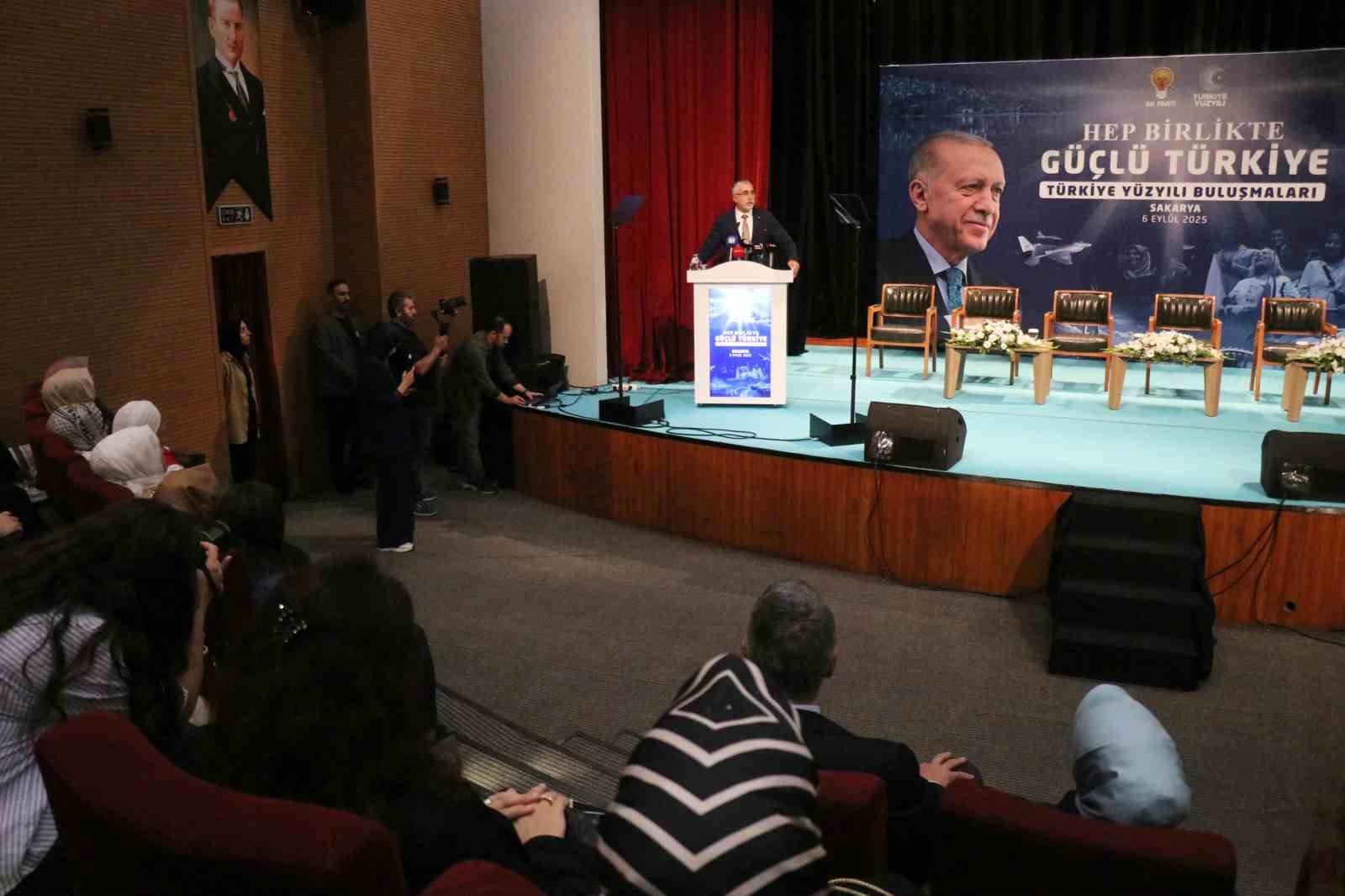 Bakan Işıkhan: "Yüz yılımızı kurtarmak için değil, yüz yıla yön vermek üzere büyük bir mücadele veriyoruz"
