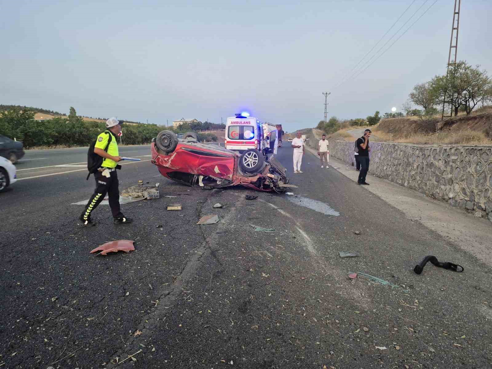 Kontrolden &ccedil;ıkan otomobil devrildi: 1 yaralı
