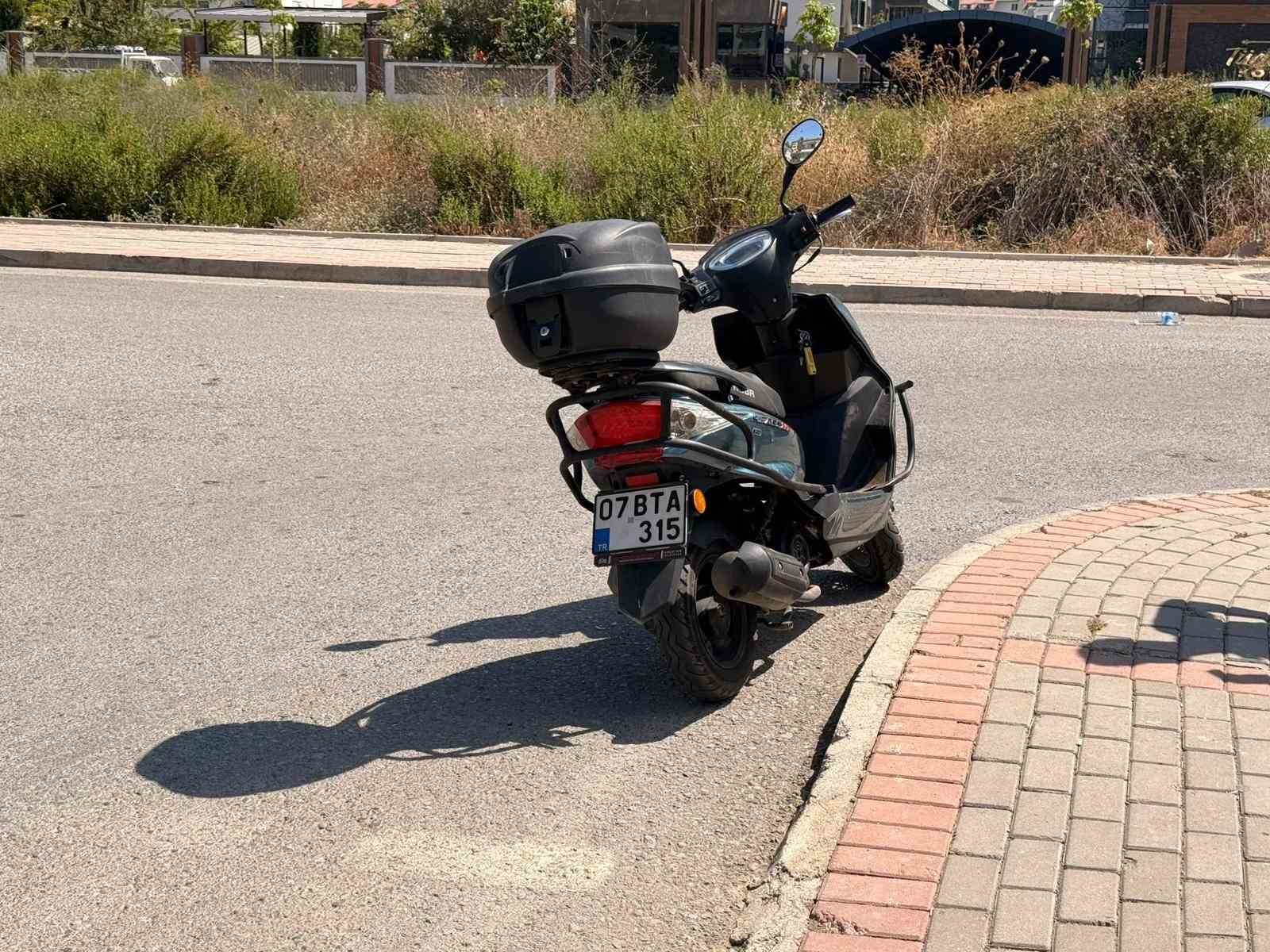 Motosikletten düşen sürücü yaralandı