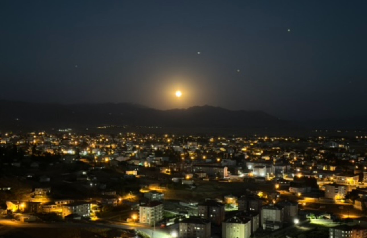 Canan: "Kanlı ay, herhangi bir felaketle bilimsel olarak bağlantılı değildir"