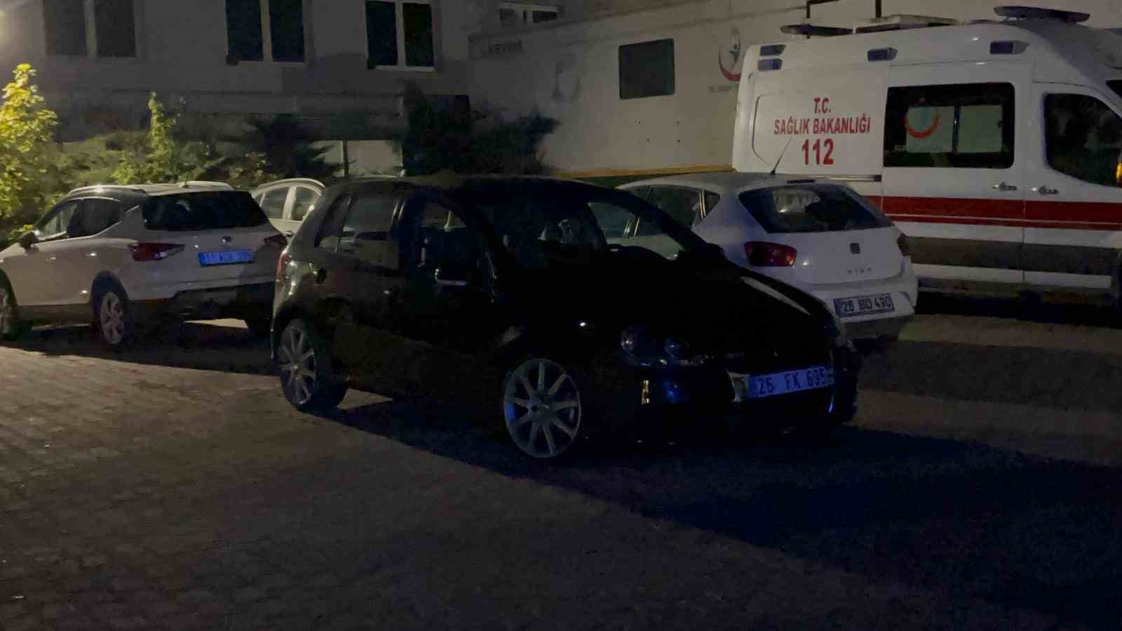 Ambulansı kilometrelerce kovalayıp sıkıştırdılar, başhekimlik bahçesine 1 minibüs adam çağırdılar